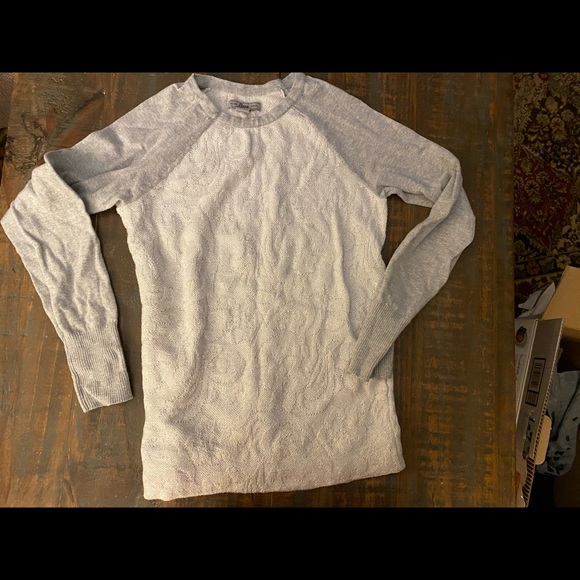 Bundle! 3 Sweaters - Picture 4 of 5